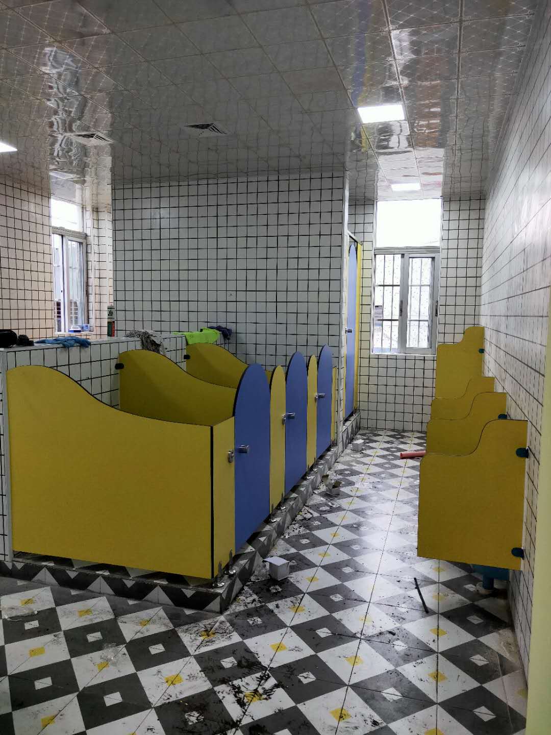 幼儿园卫生间